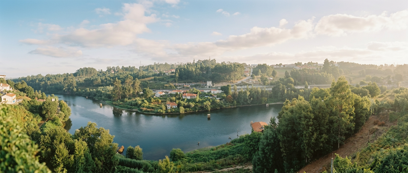 Vista do Rio Ave a partir do Restaurante Mira Rio, em Rebordões, Santo Tirso